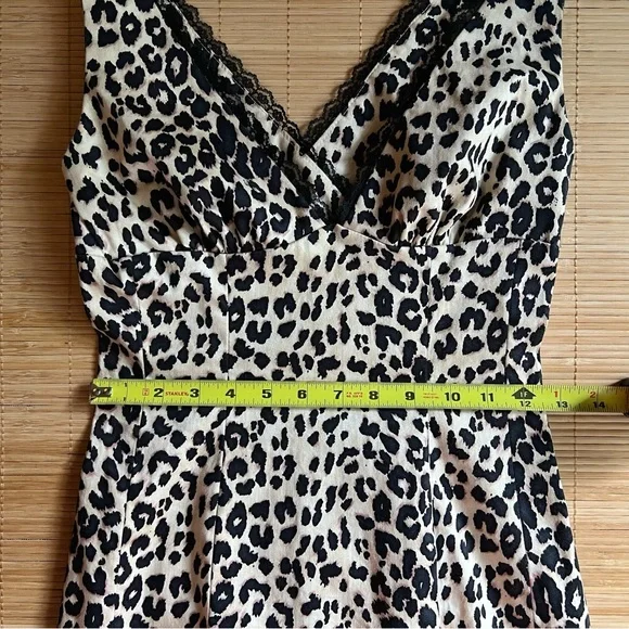 bebe Pin-Up Style Leopard Print Wiggle Dress - Picture 3 of 8